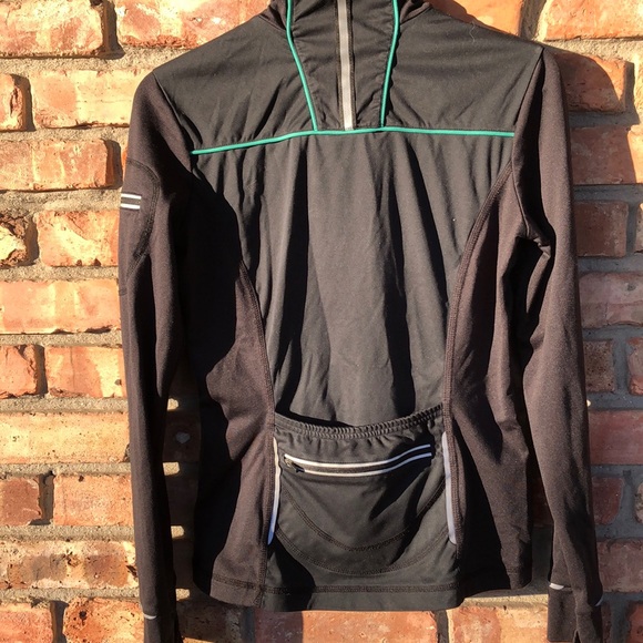 Athleta running jacket Back pouch,lots of pocket - Picture 4 of 8